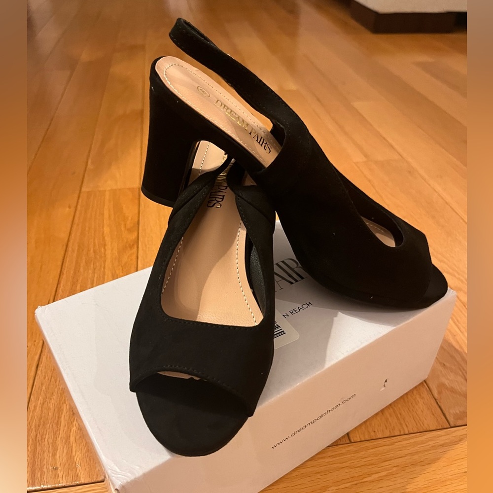 NWT Dream Pairs Peep Toe Platform Pump Sandals size 8 - black suede slingback